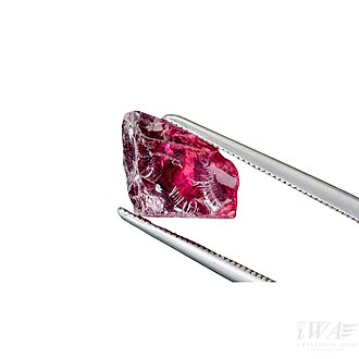 Garnet specimen: red and orange gemstone