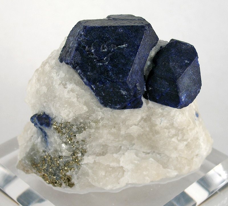 Lazurite specimen Lazurite specimen: blue and deep blue mineral