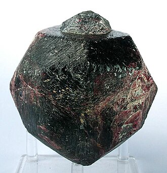 Pyrope specimen: red and deep red gemstone