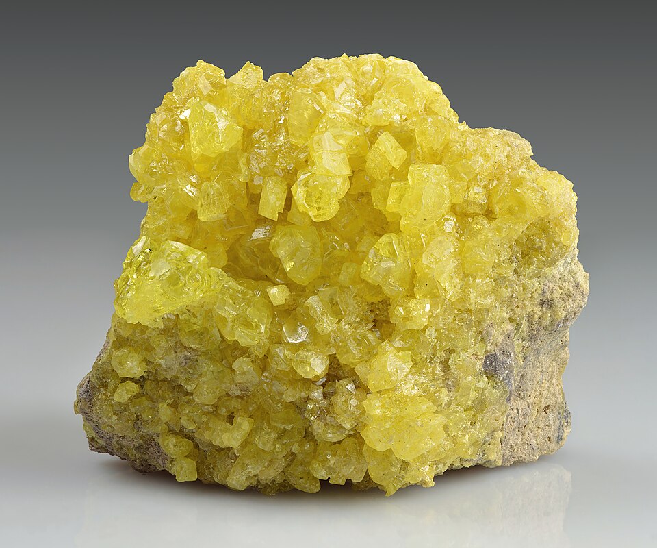 Sulfur specimen Sulfur specimen: yellow and bright yellow mineral